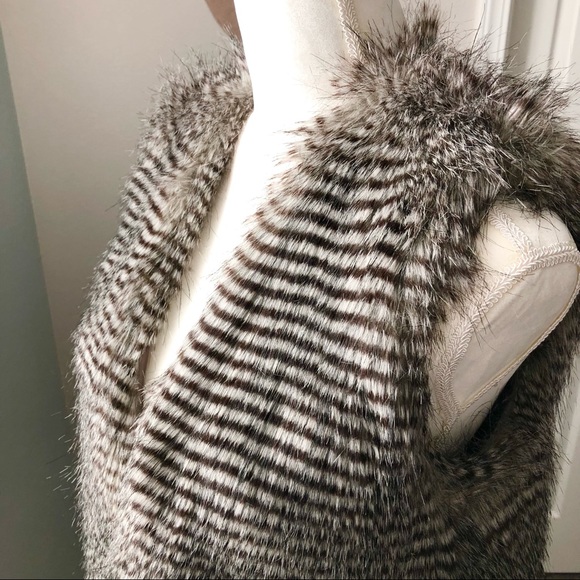 DKNYC faux fur vest - Picture 2 of 6